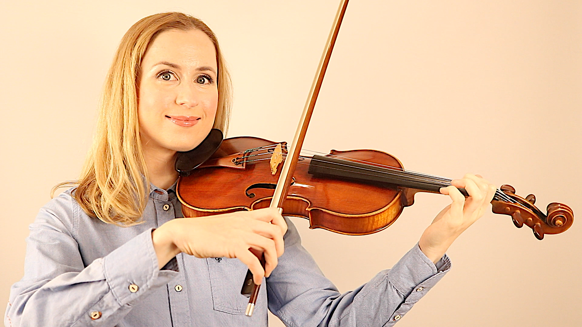 Leonore Haupt – direkter Blick mit Violine